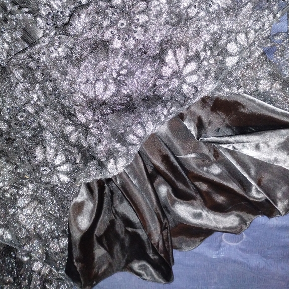 Fiesta Large strapless mermaid style formal dress - Picture 4 of 16